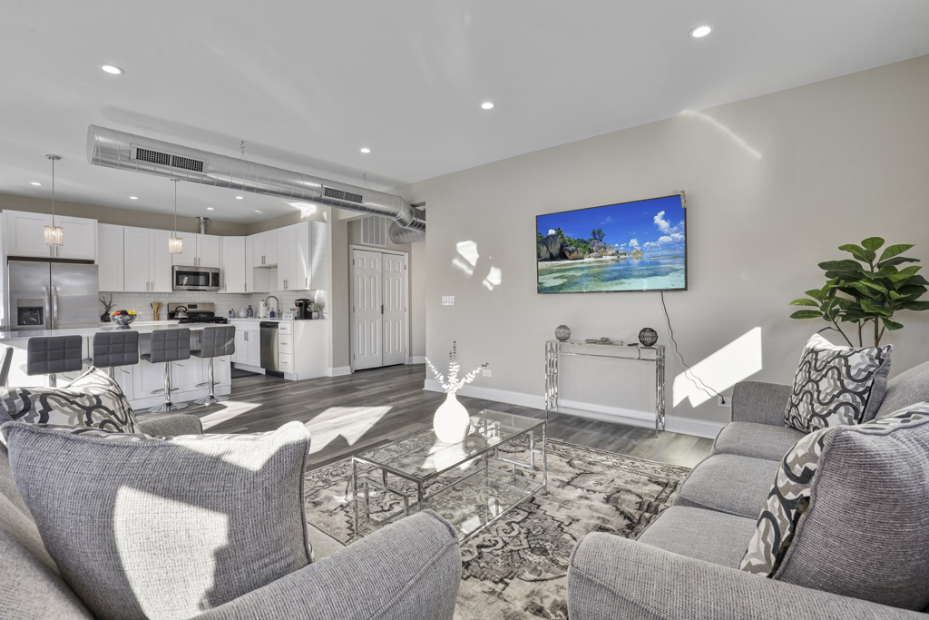 1111 Bonnie Brae Place #3W, River Forest, IL 60305
