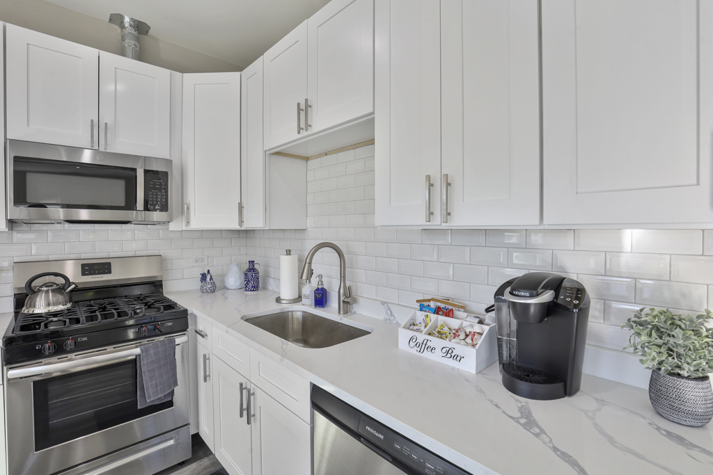 1111 Bonnie Brae Place #3W, River Forest, IL 60305