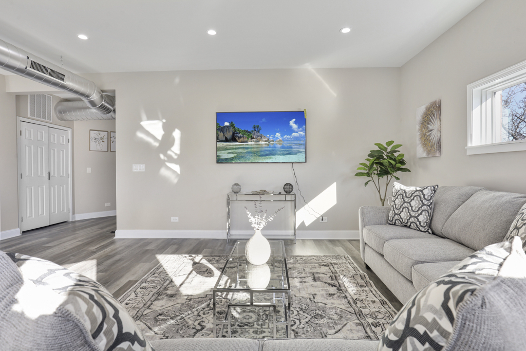 1111 Bonnie Brae Place #3W, River Forest, IL 60305