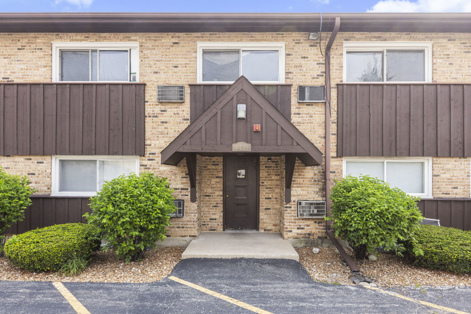 4435 ARBOR Circle #23, Downers Grove, IL 60515