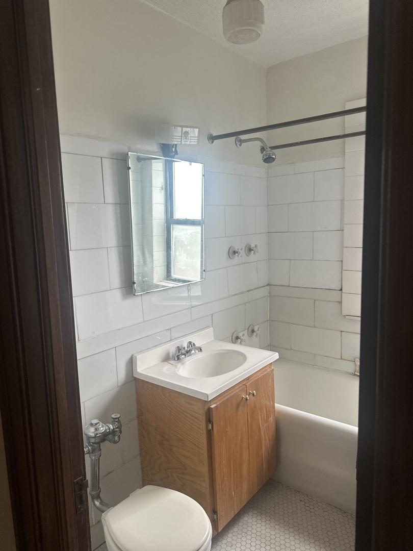 5480 S Cornell Avenue #712, Chicago, IL 60615