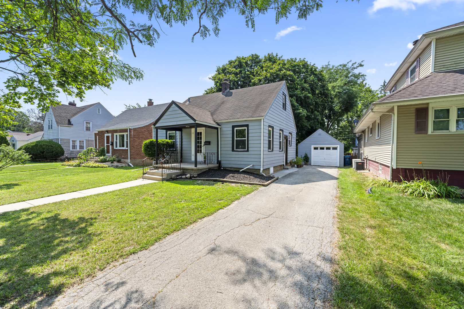 660 1st Street, Crete, IL 60417