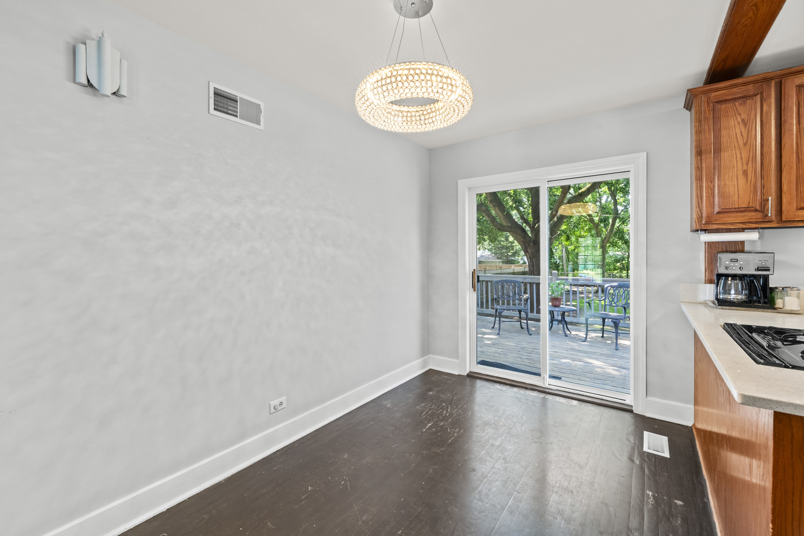 660 1st Street, Crete, IL 60417