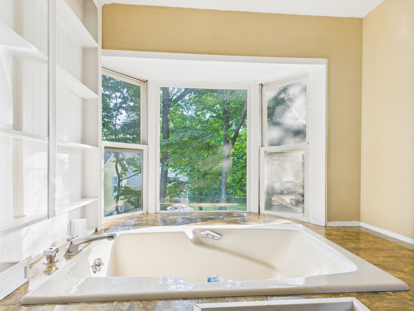 1136 Pine Court, Batavia, IL 60510