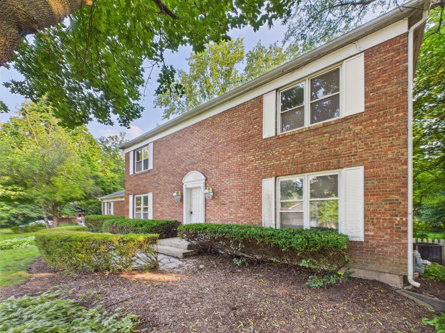 1136 Pine Court, Batavia, IL 60510