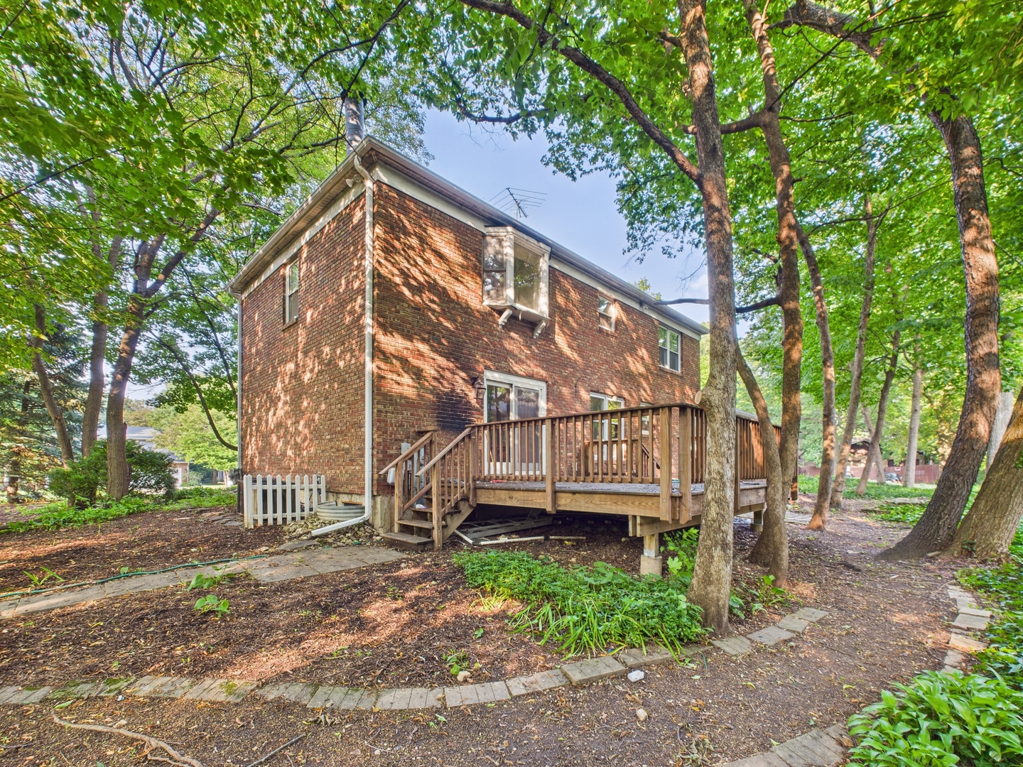 1136 Pine Court, Batavia, IL 60510