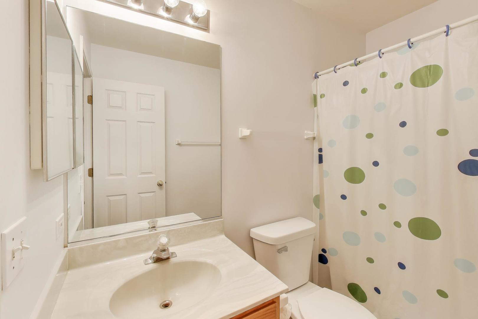 697 Providence Lane, Lindenhurst, IL 60046