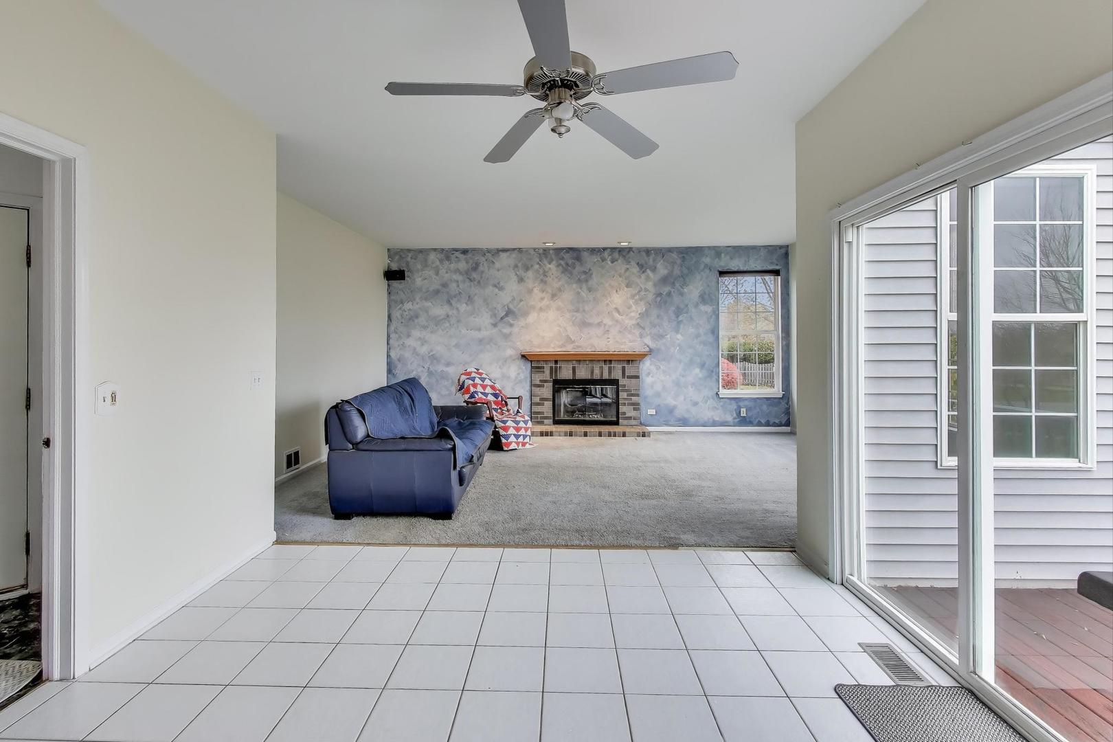 697 Providence Lane, Lindenhurst, IL 60046