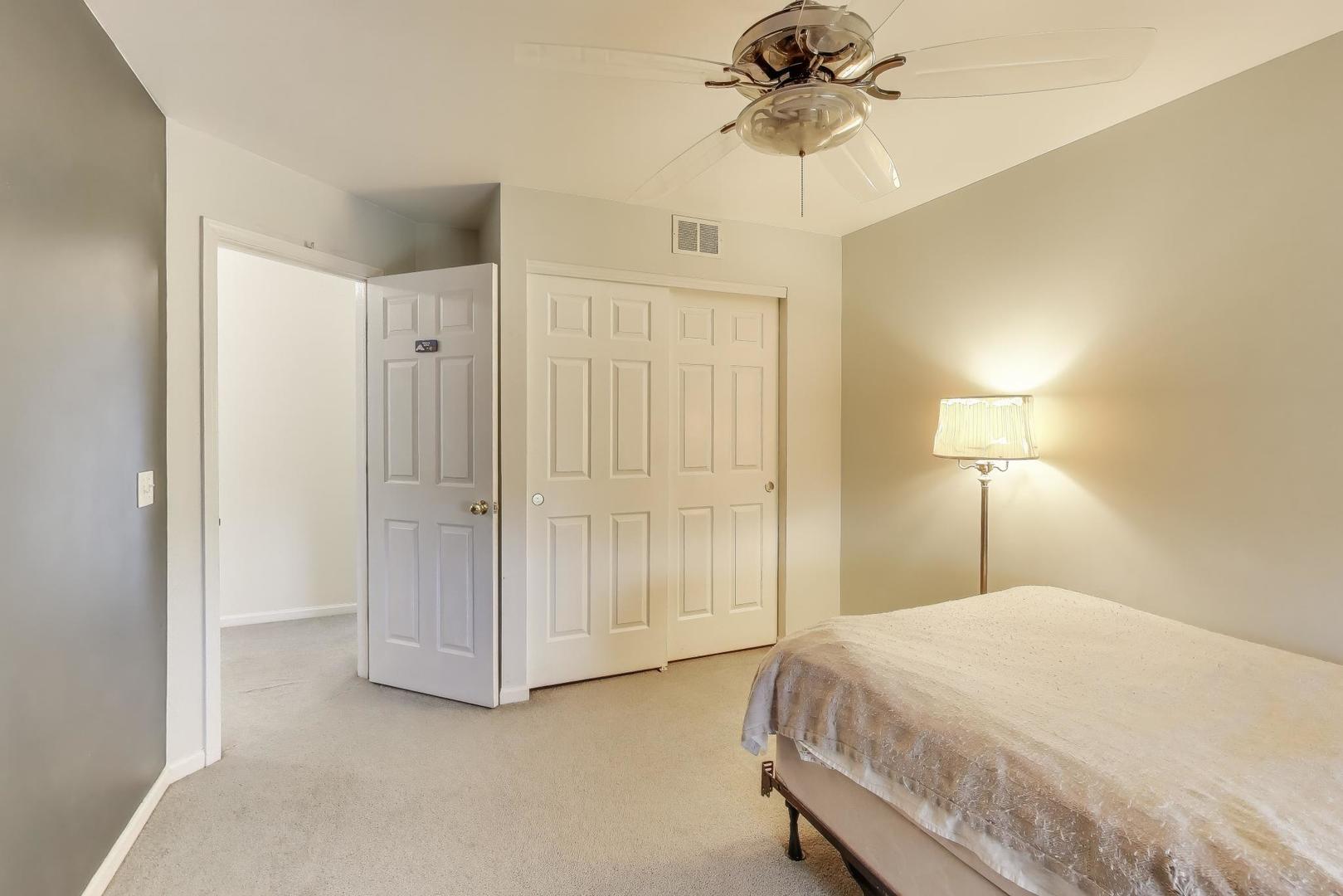 697 Providence Lane, Lindenhurst, IL 60046