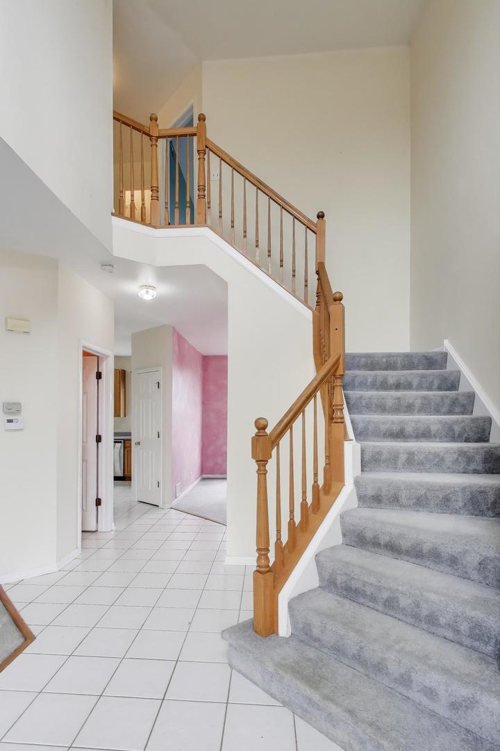 697 Providence Lane, Lindenhurst, IL 60046