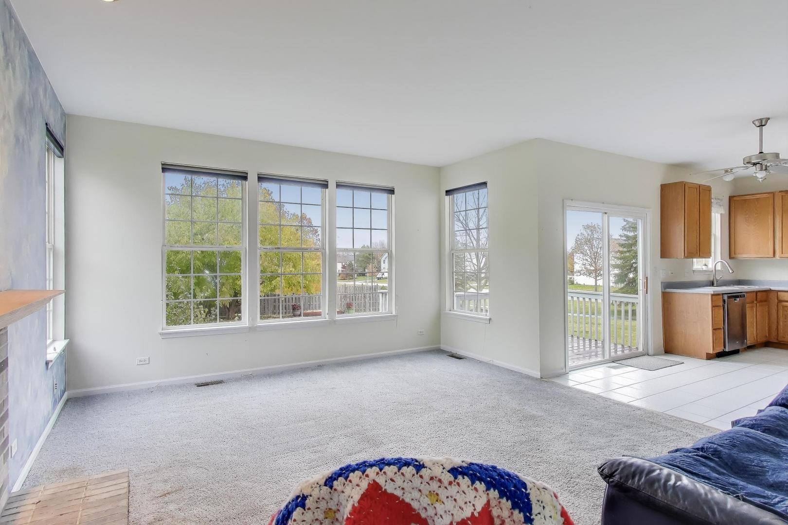 697 Providence Lane, Lindenhurst, IL 60046