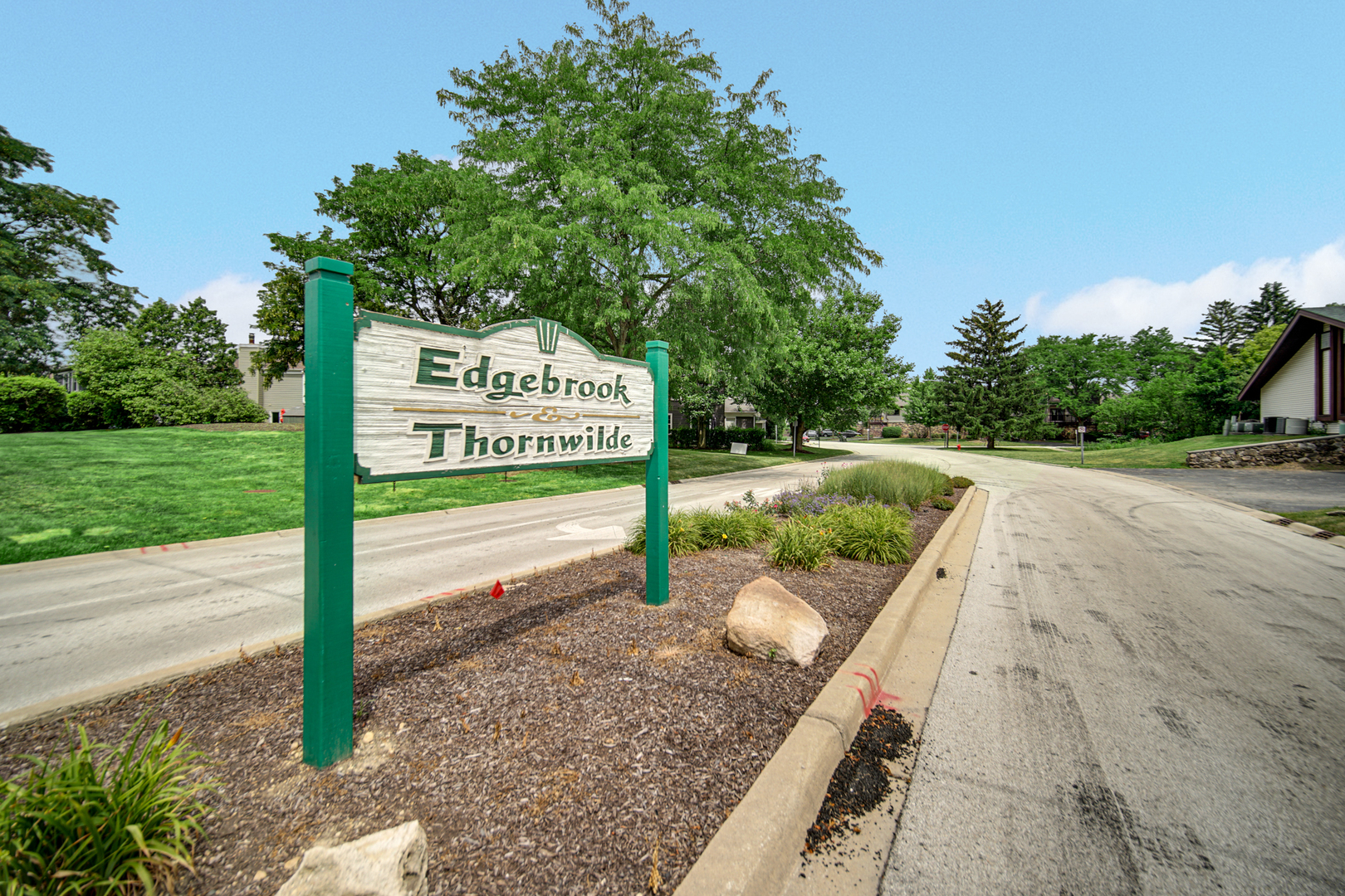 29W409 White Oak Drive, Warrenville, IL 60555