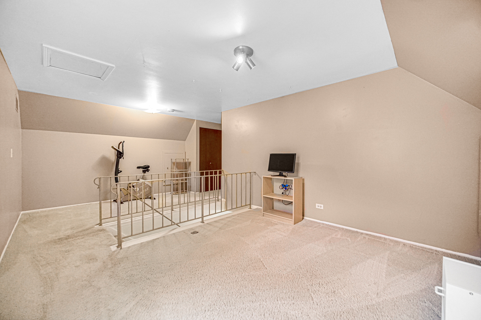 29W409 White Oak Drive, Warrenville, IL 60555