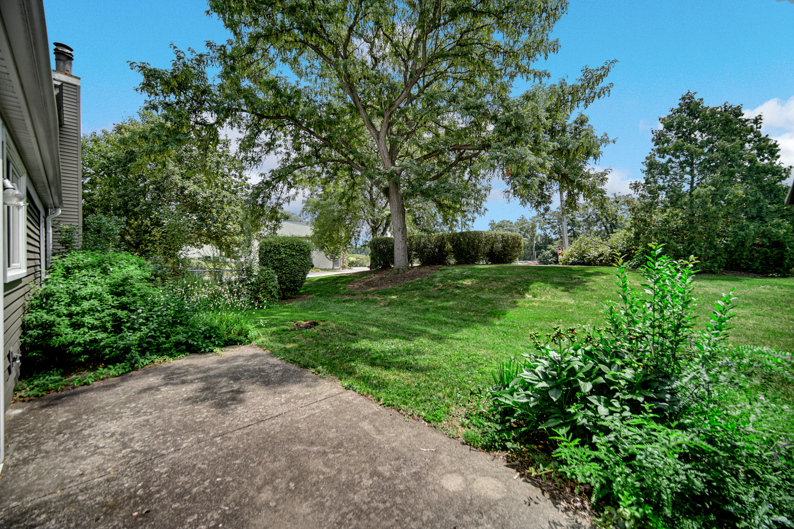 29W409 White Oak Drive, Warrenville, IL 60555
