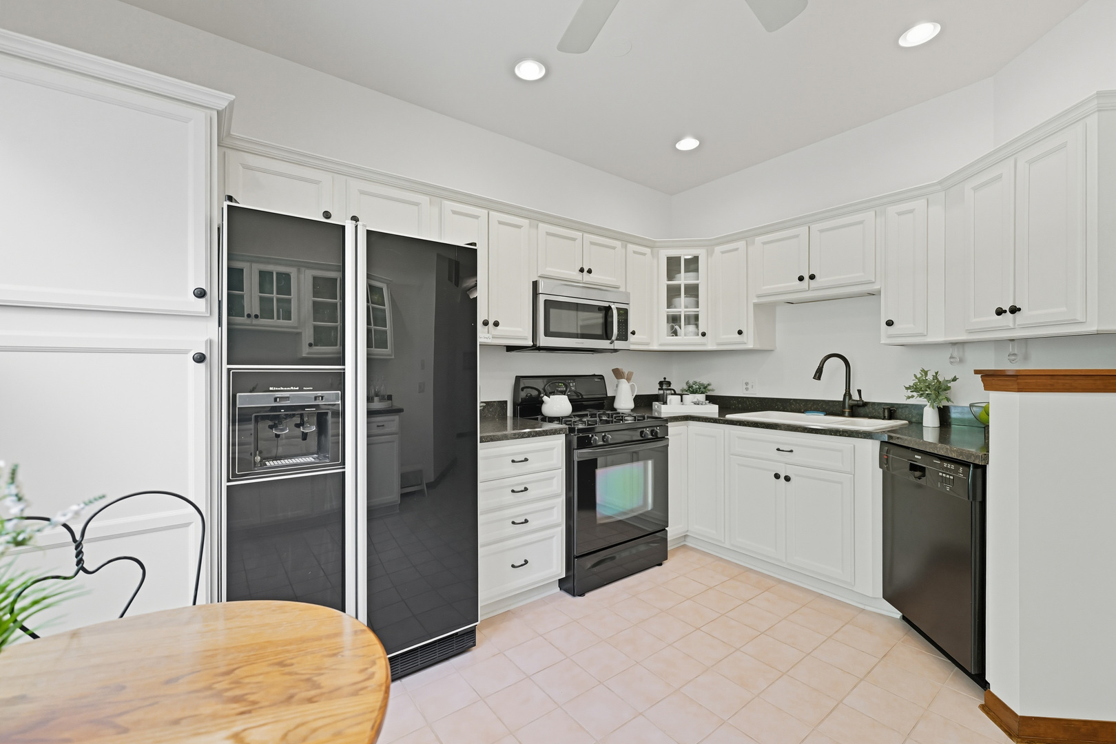 901 Heathrow Lane, Naperville, IL 60540