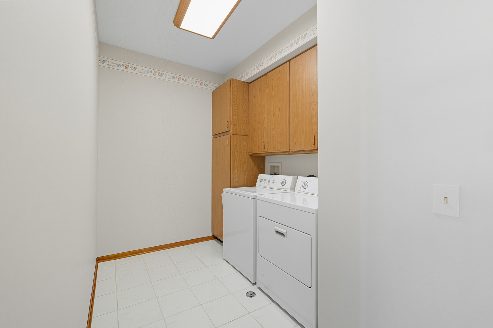 901 Heathrow Lane, Naperville, IL 60540