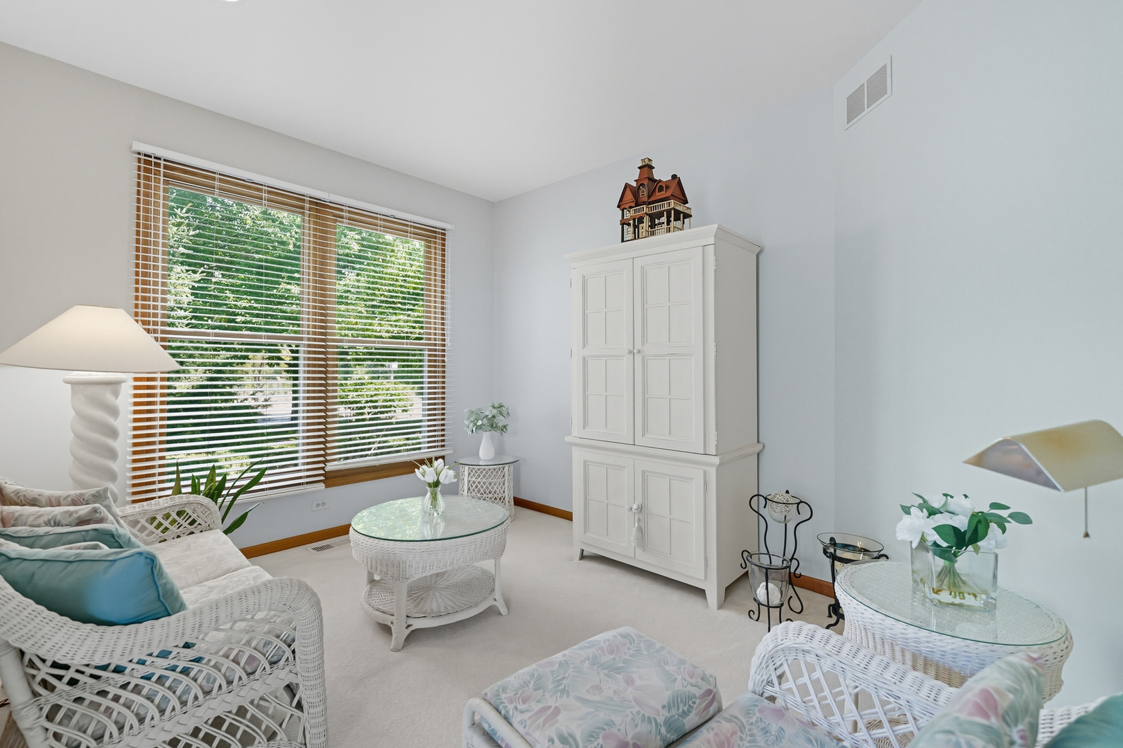 901 Heathrow Lane, Naperville, IL 60540