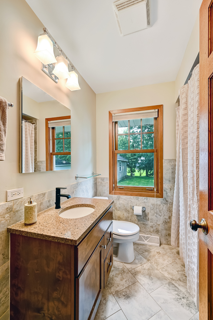 5633 Virginia Avenue, Clarendon Hills, IL 60514
