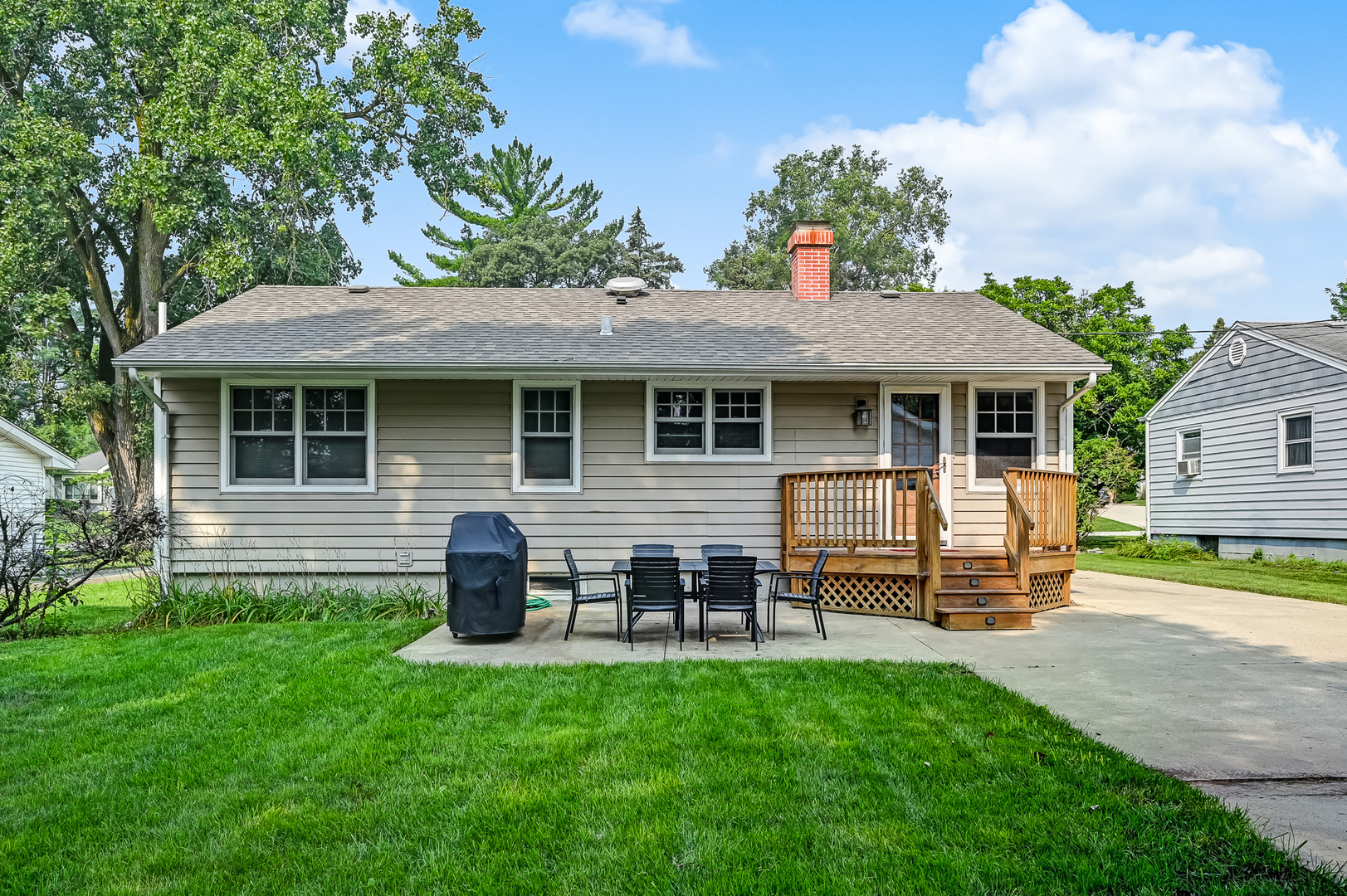 5633 Virginia Avenue, Clarendon Hills, IL 60514