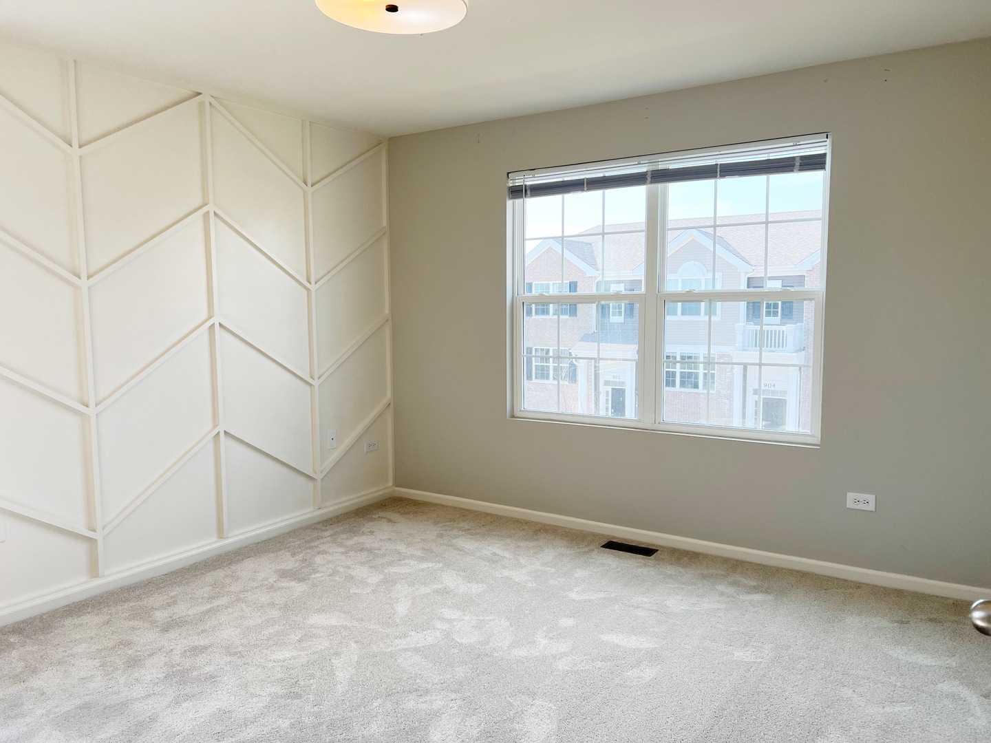 901 Bradford Drive, Naperville, IL 60563