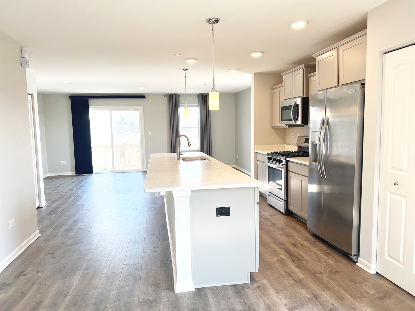 901 Bradford Drive, Naperville, IL 60563
