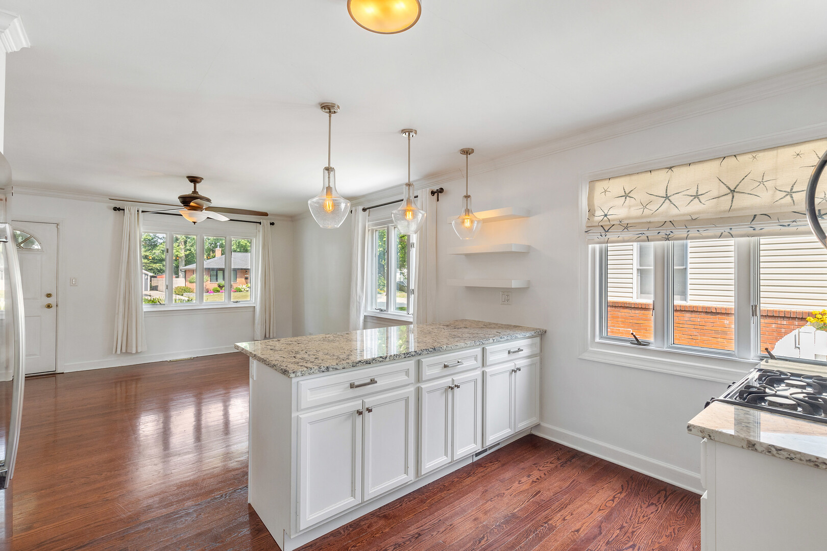 17 N Pine Street, Mount Prospect, IL 60056