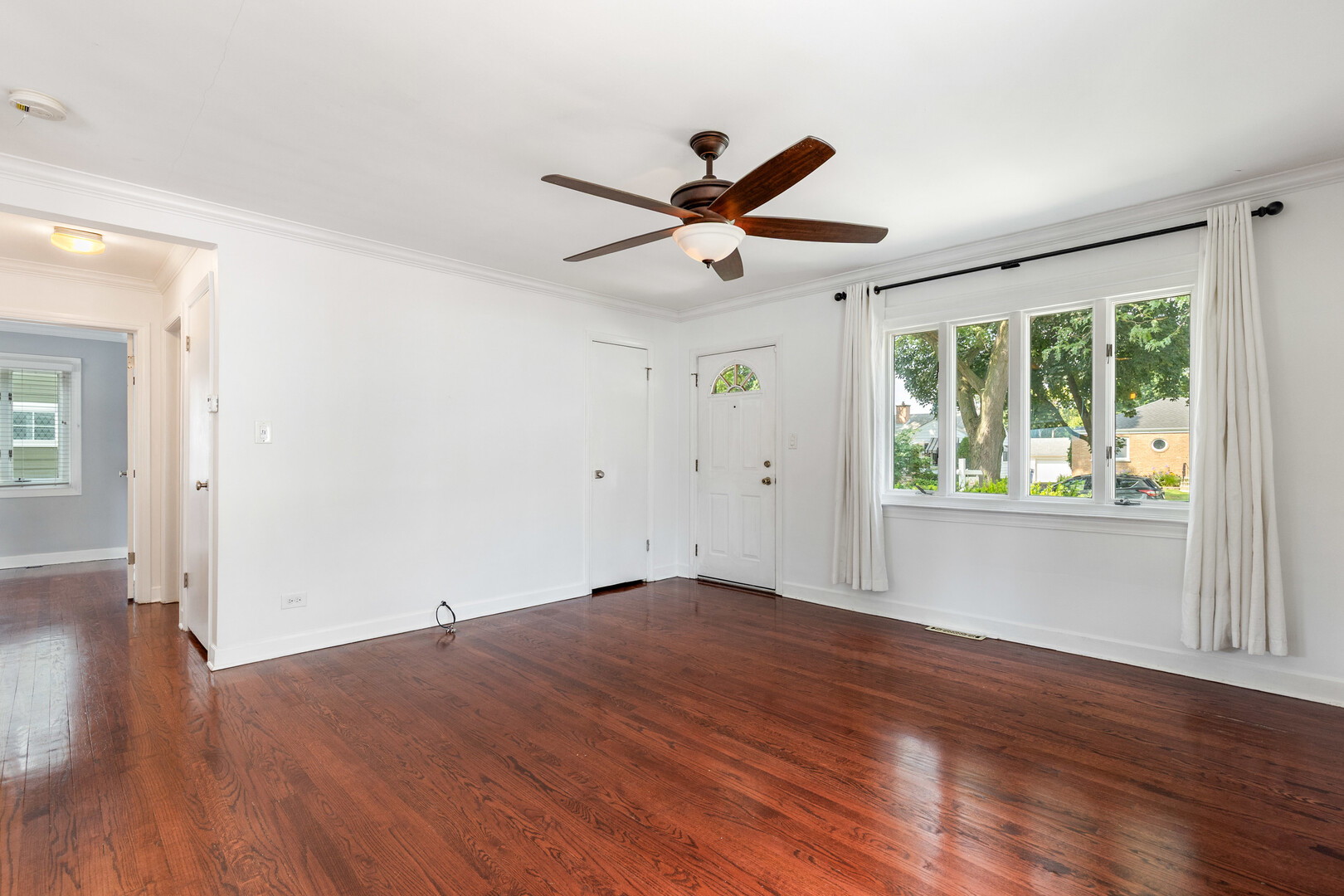 17 N Pine Street, Mount Prospect, IL 60056