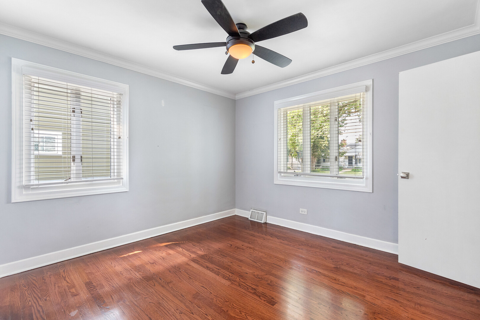 17 N Pine Street, Mount Prospect, IL 60056