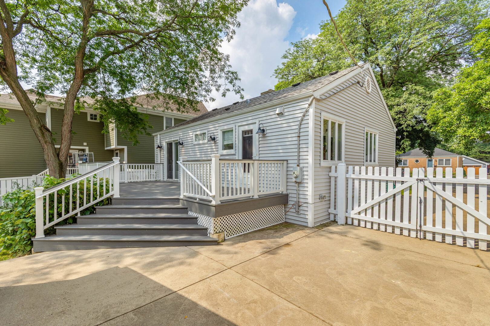 17 N Pine Street, Mount Prospect, IL 60056