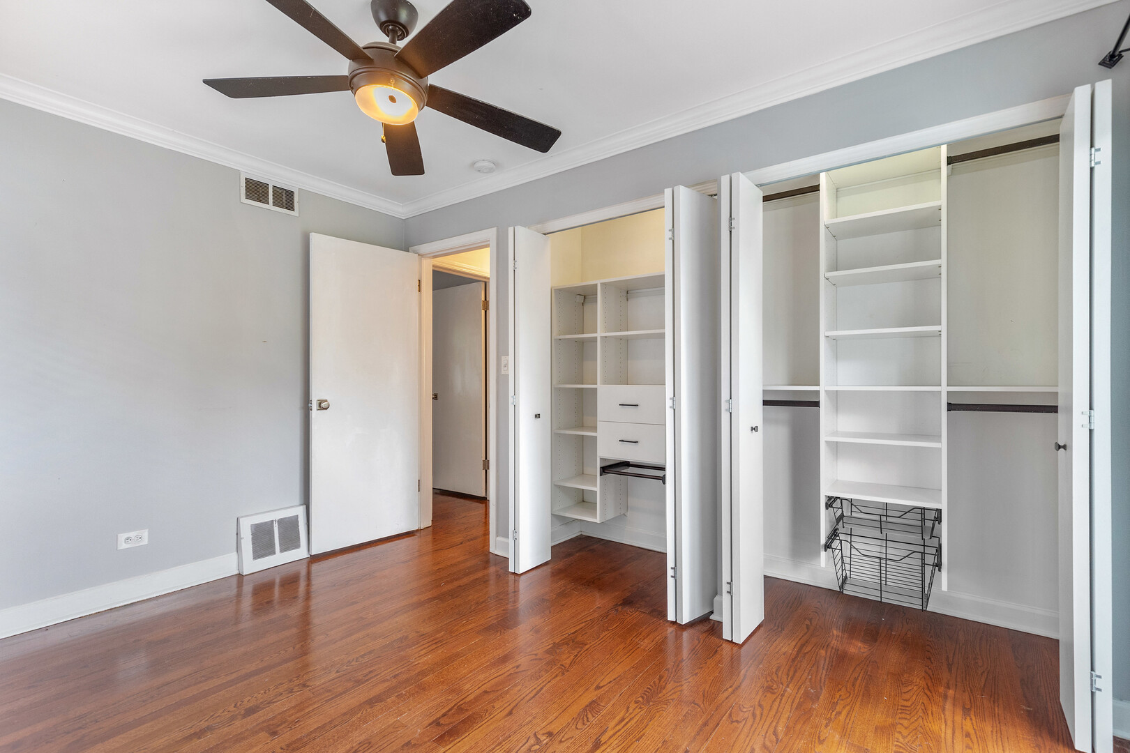 17 N Pine Street, Mount Prospect, IL 60056