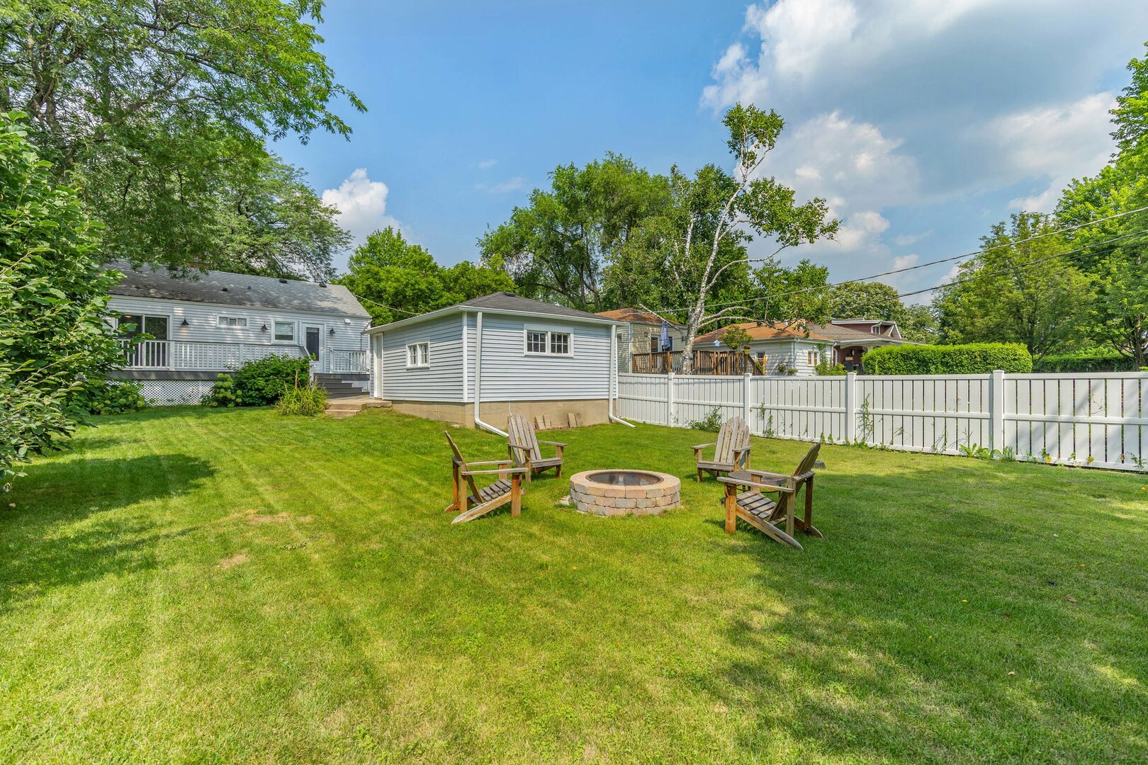 17 N Pine Street, Mount Prospect, IL 60056