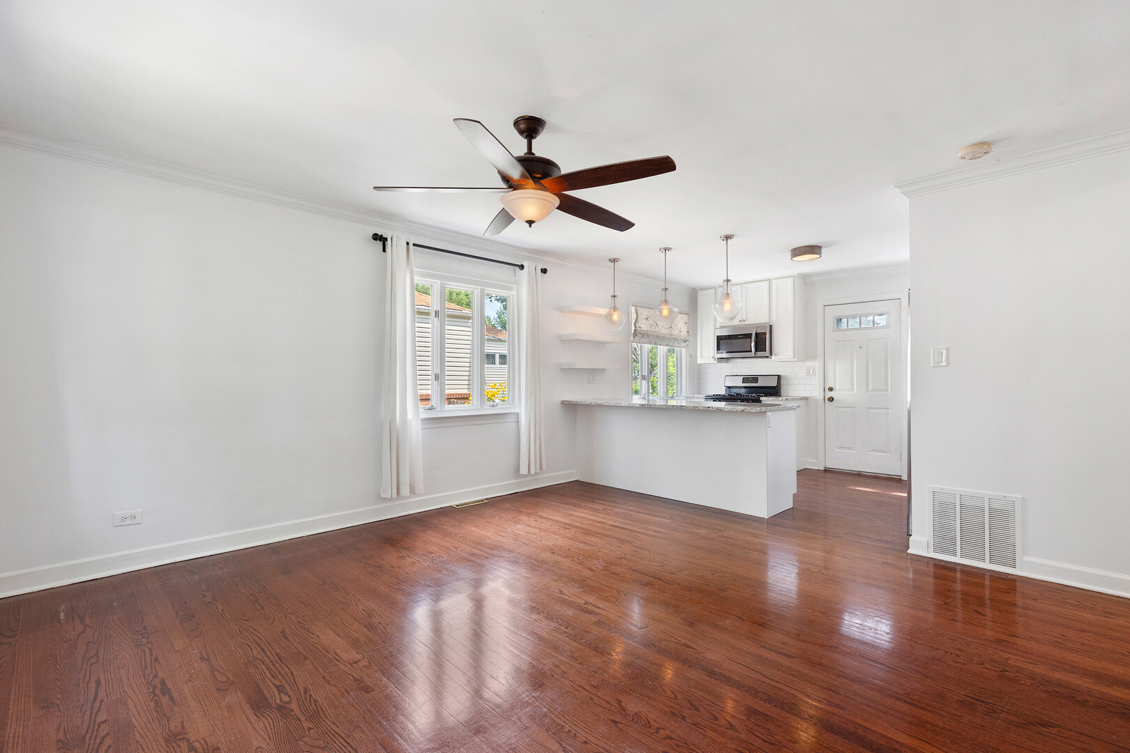 17 N Pine Street, Mount Prospect, IL 60056