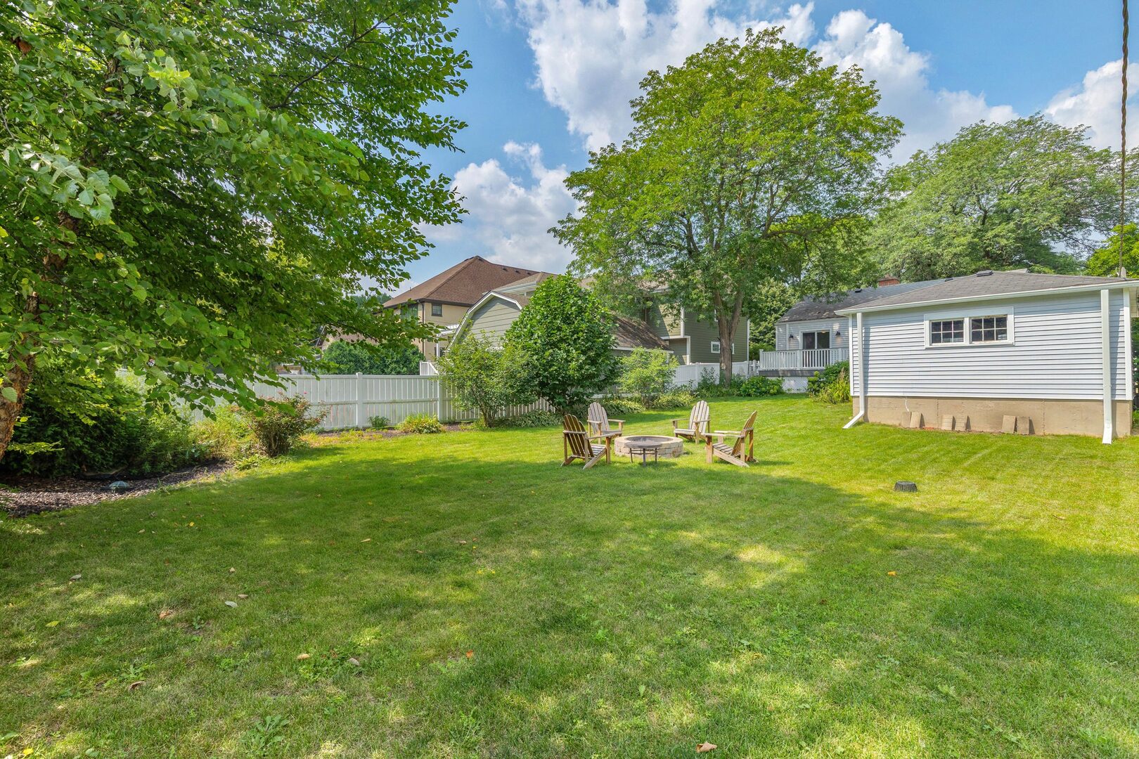 17 N Pine Street, Mount Prospect, IL 60056