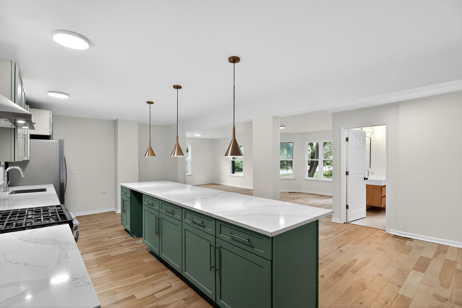 913 Sunset Court, Deerfield, IL 60015