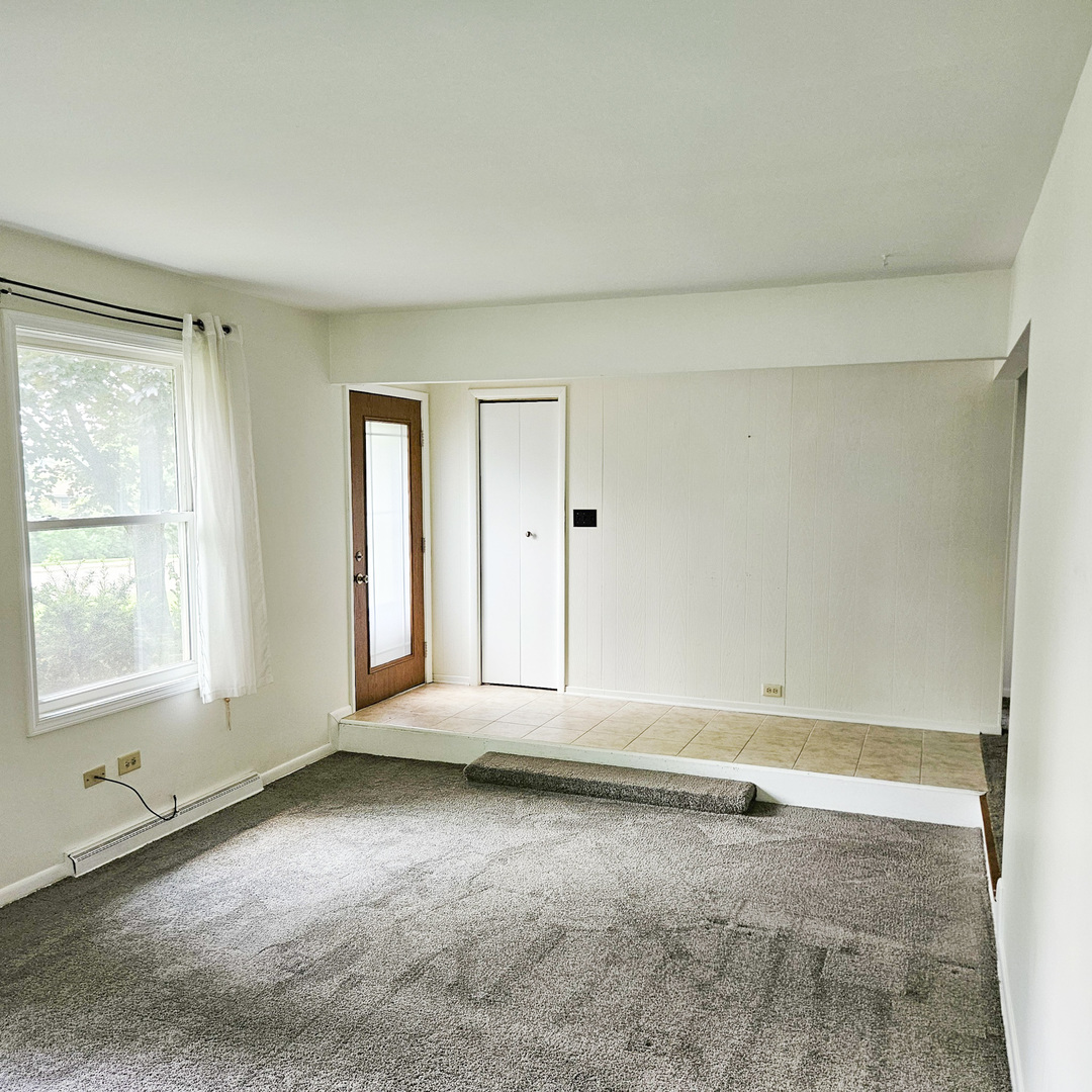 2308 E Sand Lake Road, Lindenhurst, IL 60046