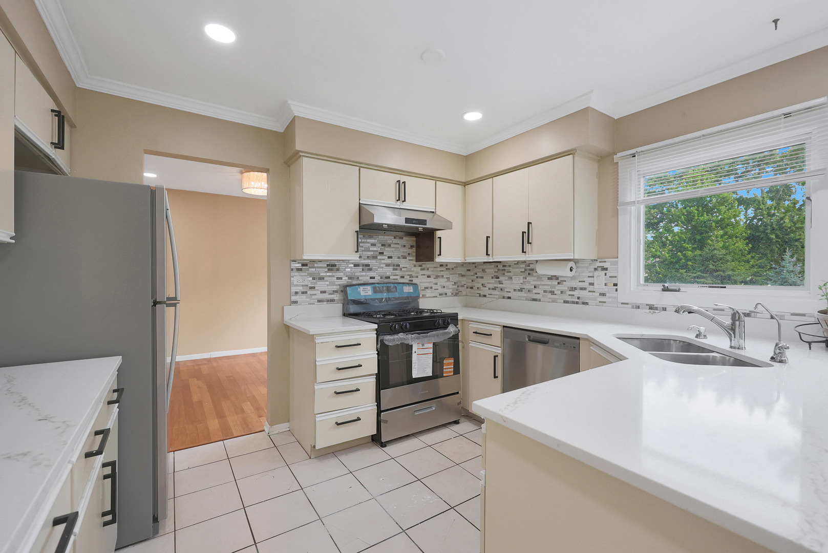 1356 Larchmont Drive, Buffalo Grove, IL 60089