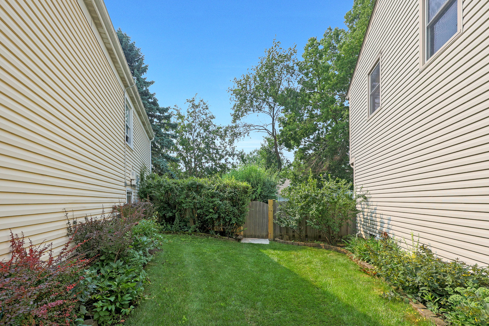 1356 Larchmont Drive, Buffalo Grove, IL 60089