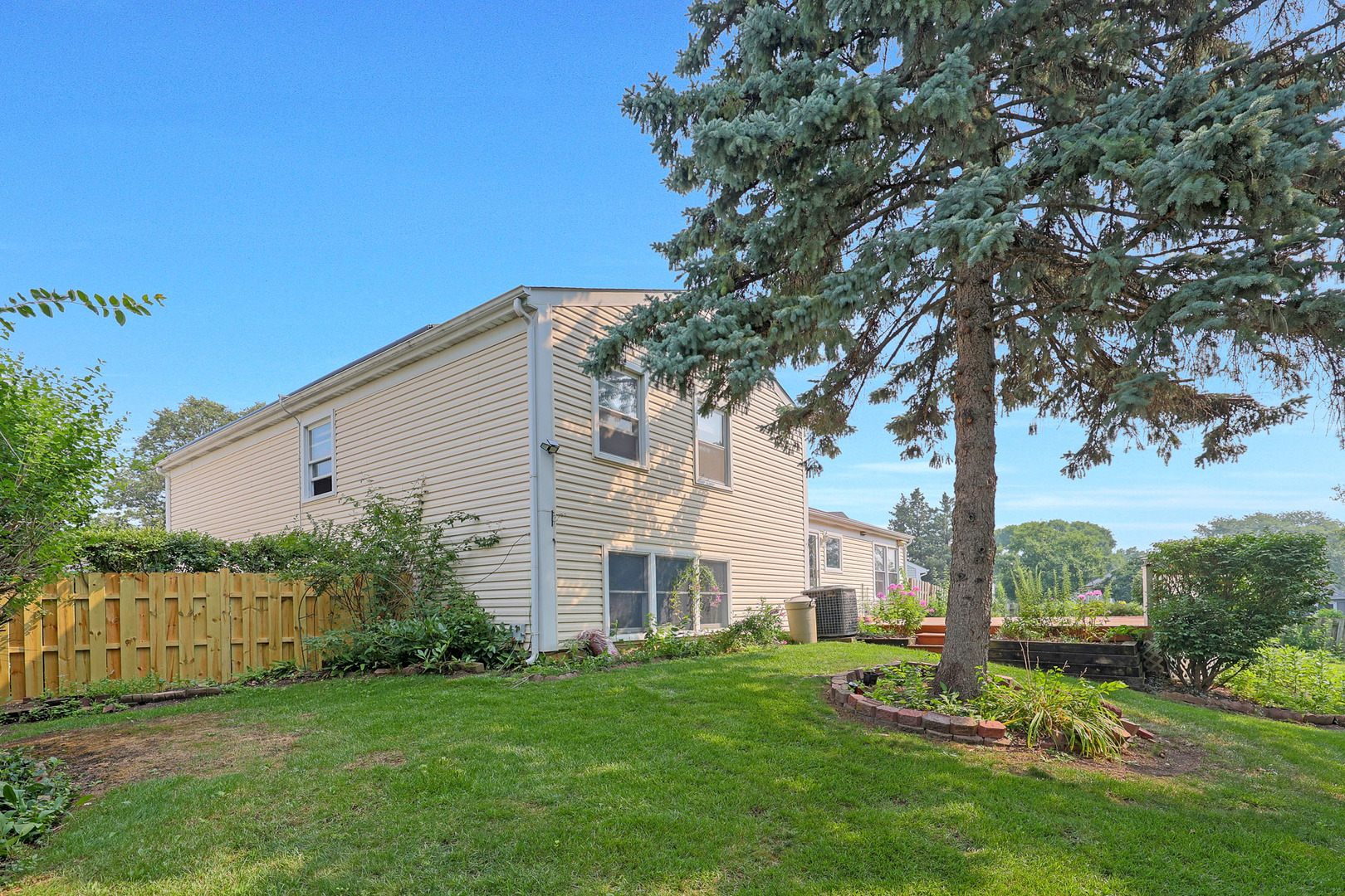 1356 Larchmont Drive, Buffalo Grove, IL 60089
