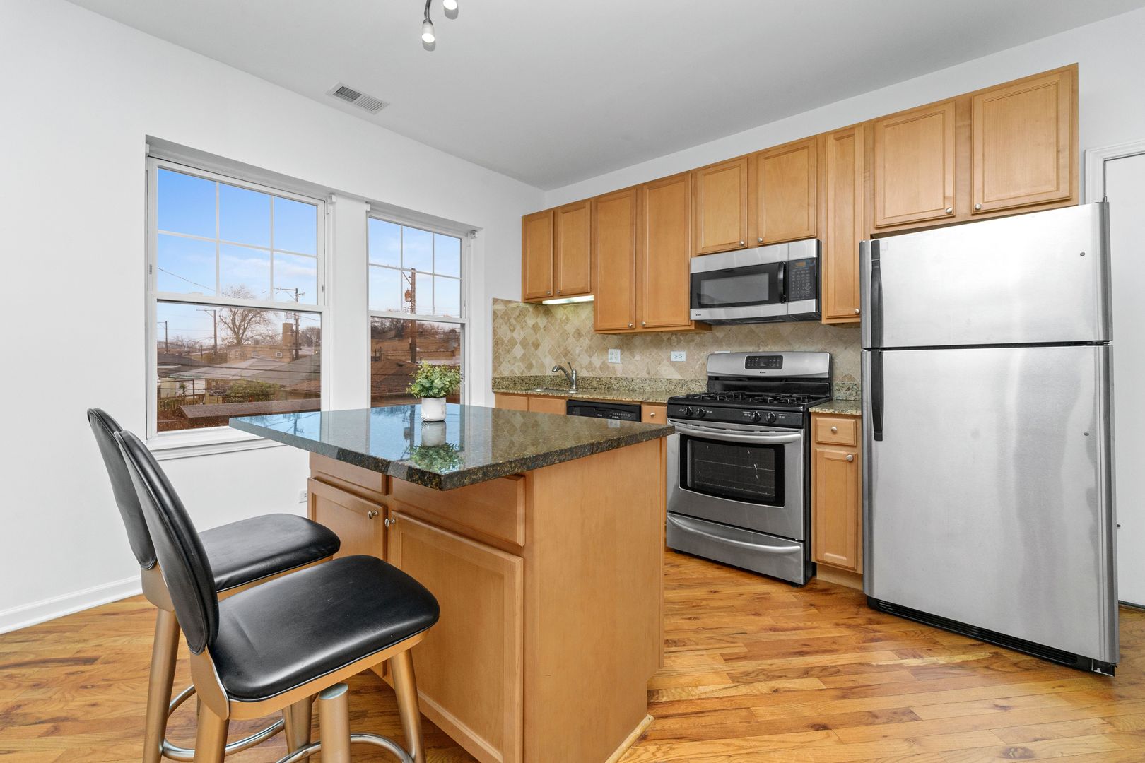 2414 W Bryn Mawr Avenue #1W, Chicago, IL 60659