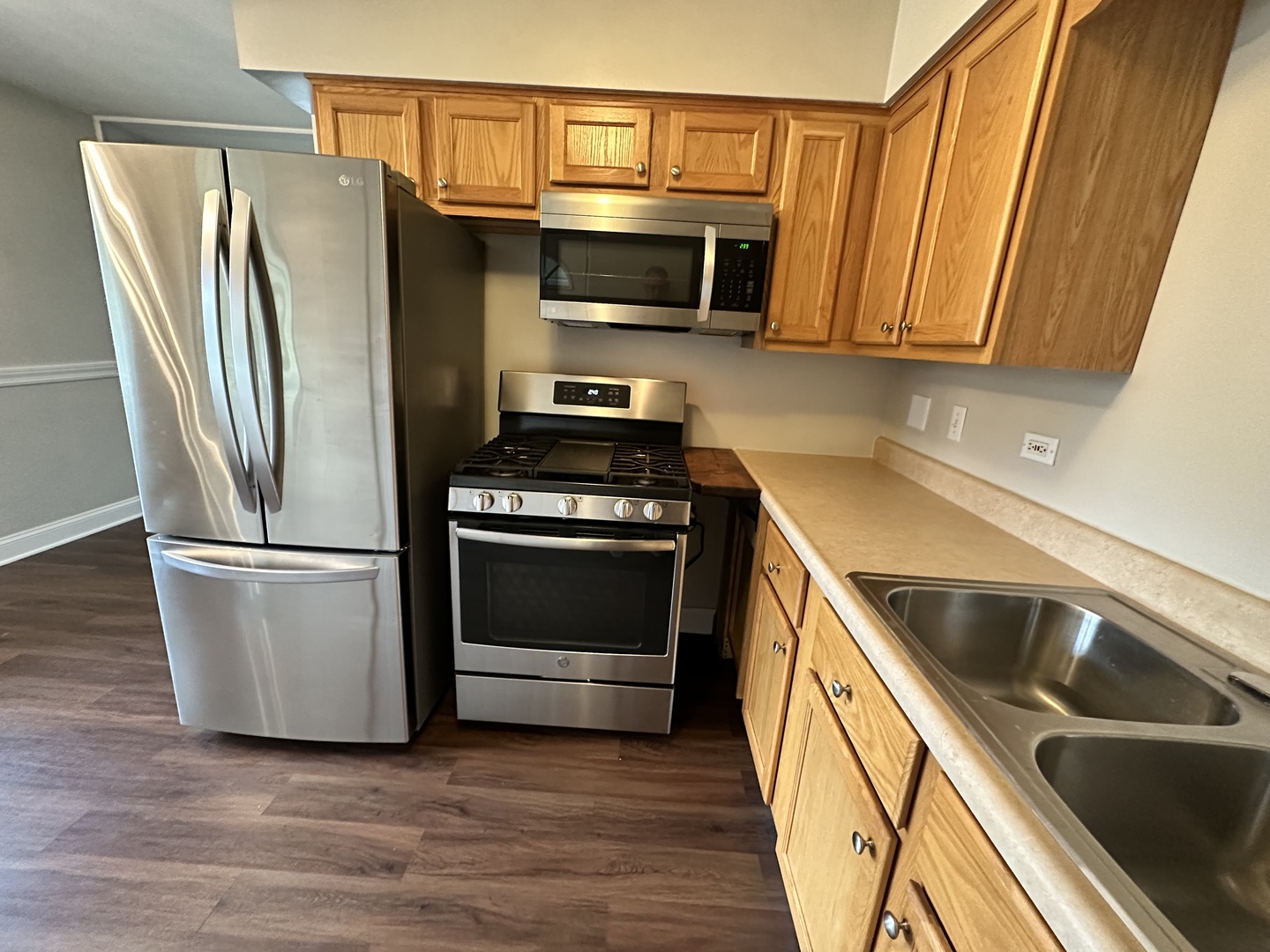 1 N Washington Street, Westmont, IL 60559