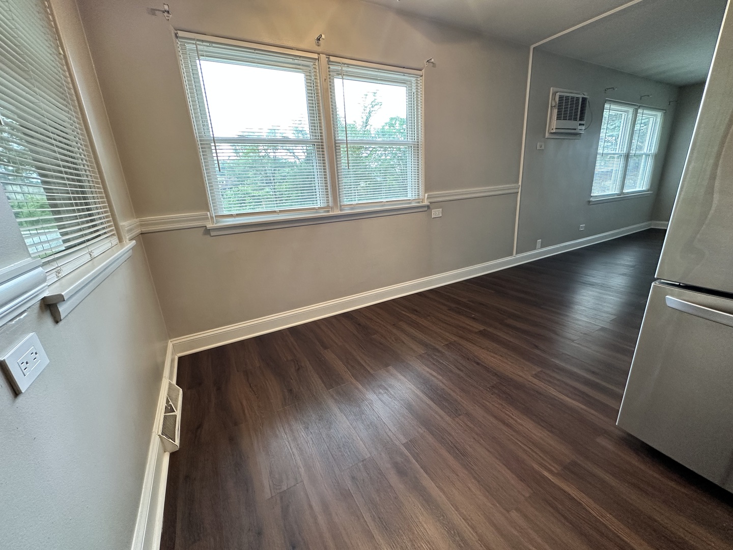 1 N Washington Street, Westmont, IL 60559