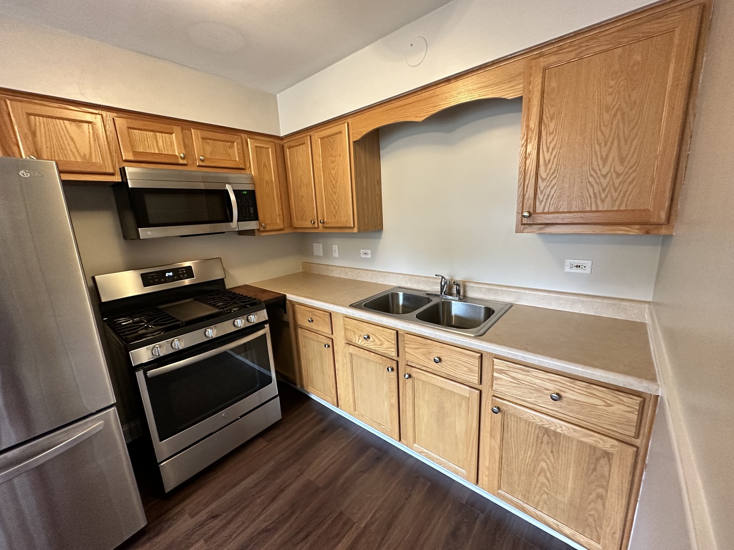 1 N Washington Street, Westmont, IL 60559