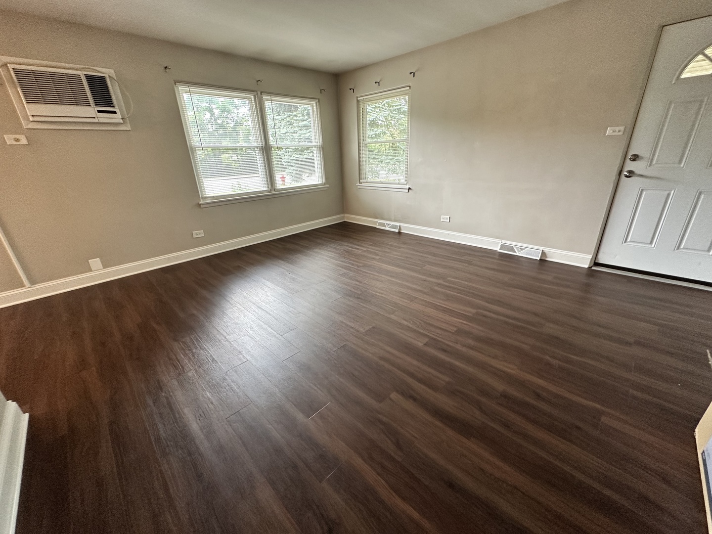 1 N Washington Street, Westmont, IL 60559