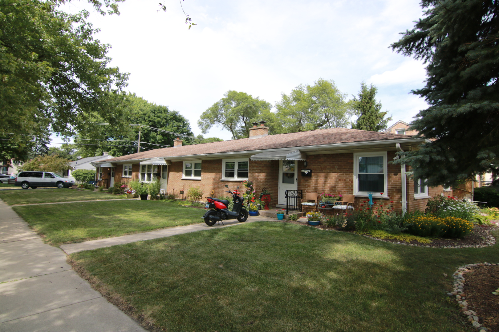 1 N Washington Street, Westmont, IL 60559
