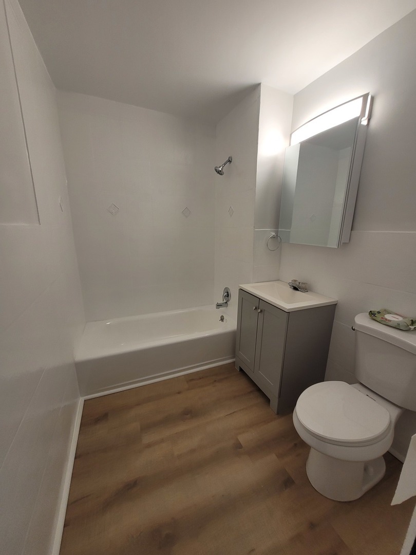 2402 Algonquin Road #9, Rolling Meadows, IL 60008
