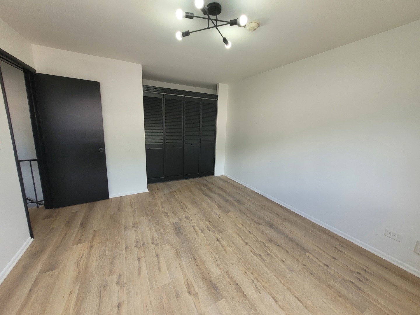 2402 Algonquin Road #9, Rolling Meadows, IL 60008
