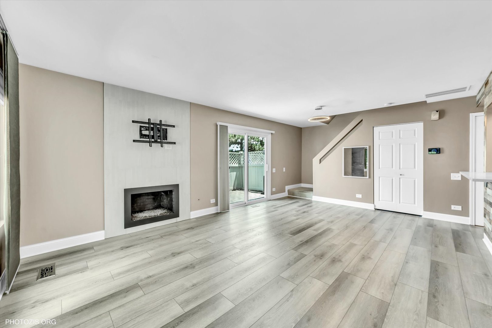 436 Yorktown Court, Aurora, IL 60504