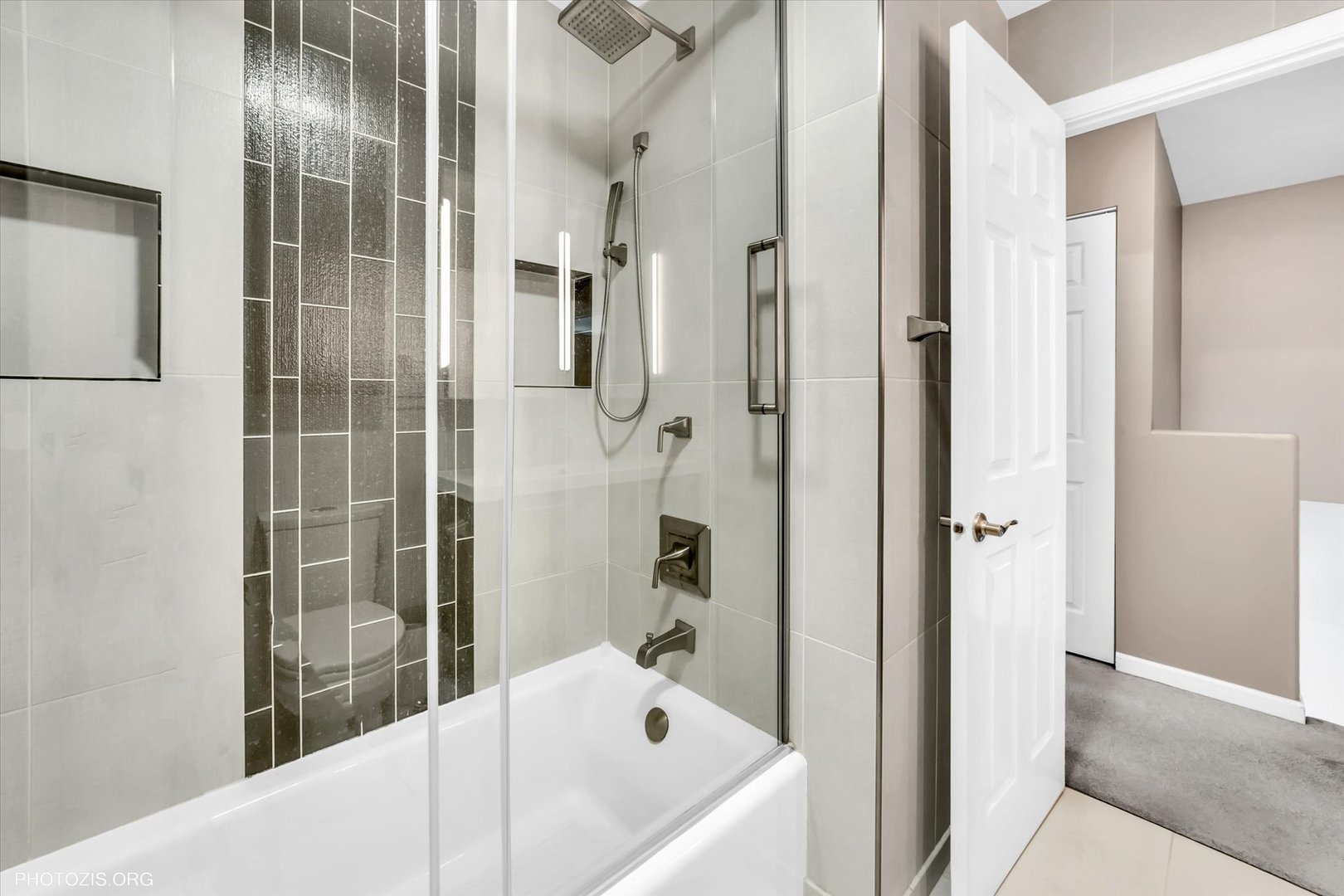 436 Yorktown Court, Aurora, IL 60504
