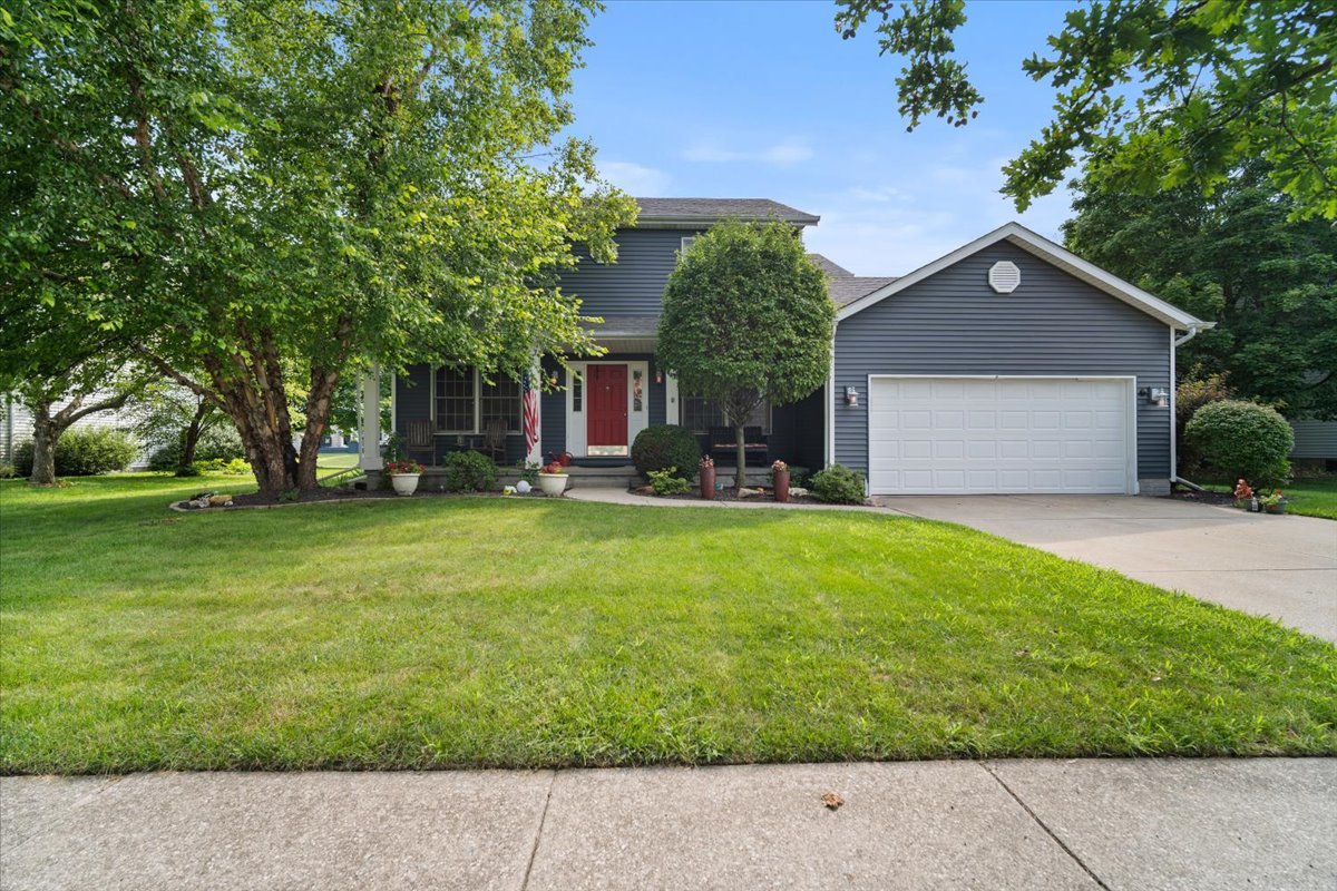 7 Swan Lake Road, Bloomington, IL 61704