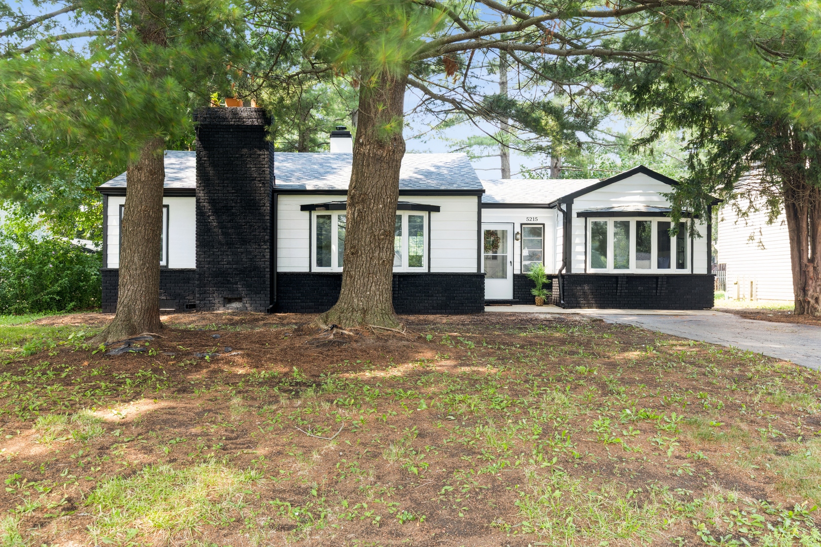 5215 N Pleasant View Drive, McHenry, IL 60051